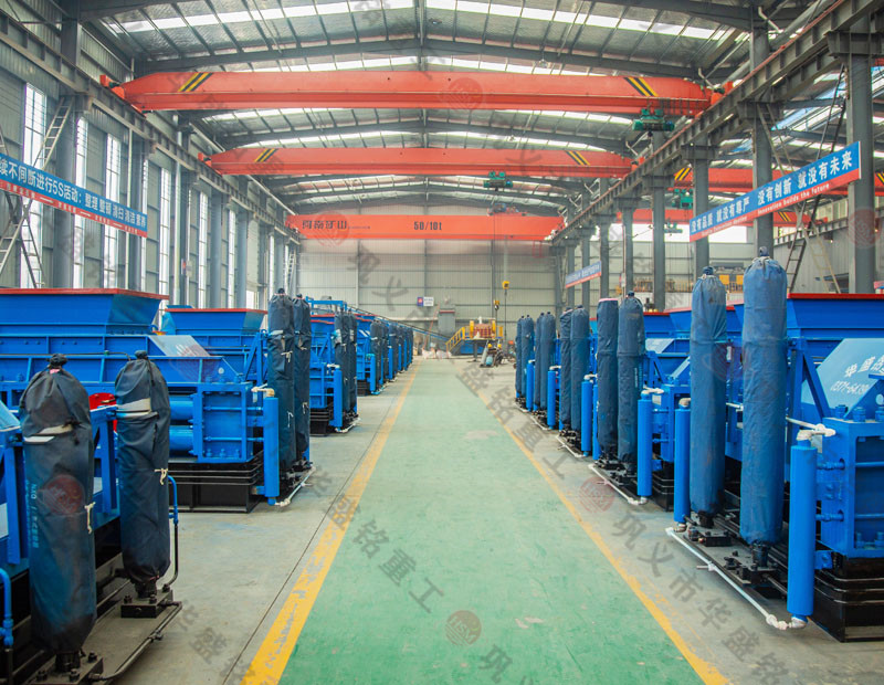 處理建筑廢料用什么設(shè)備？破碎紅磚用雙齒輥破碎機(jī)好嗎？