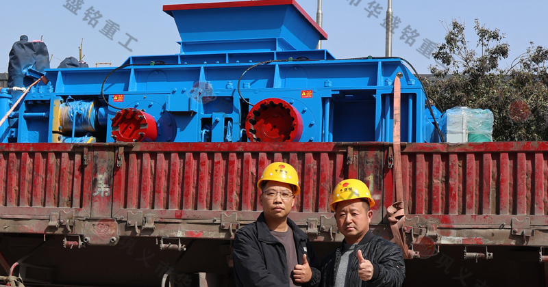 鵝卵石制砂用什么破碎機(jī)？推薦對輥機(jī)價(jià)格不貴還耐用